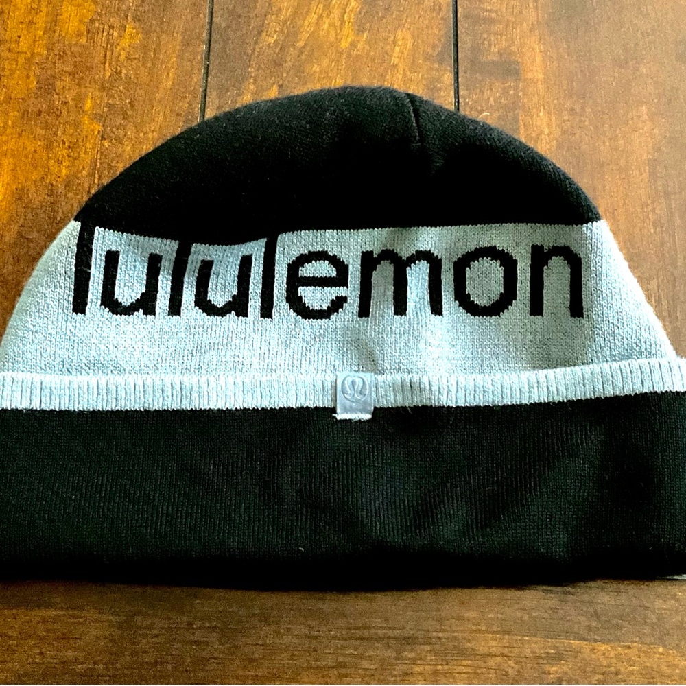 Lululemon Wool-Blend Knit Logo Beanie Size S/M Black Rhino Grey